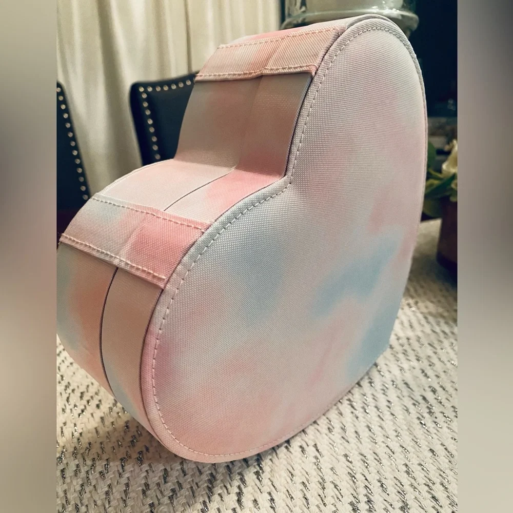 NWT! Jewelry box in pastel tones. Lined interior, mirror. Gorgeous heart-shaped.